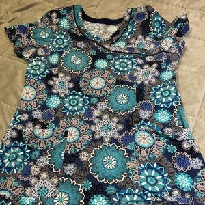 Women’s used scrub top med